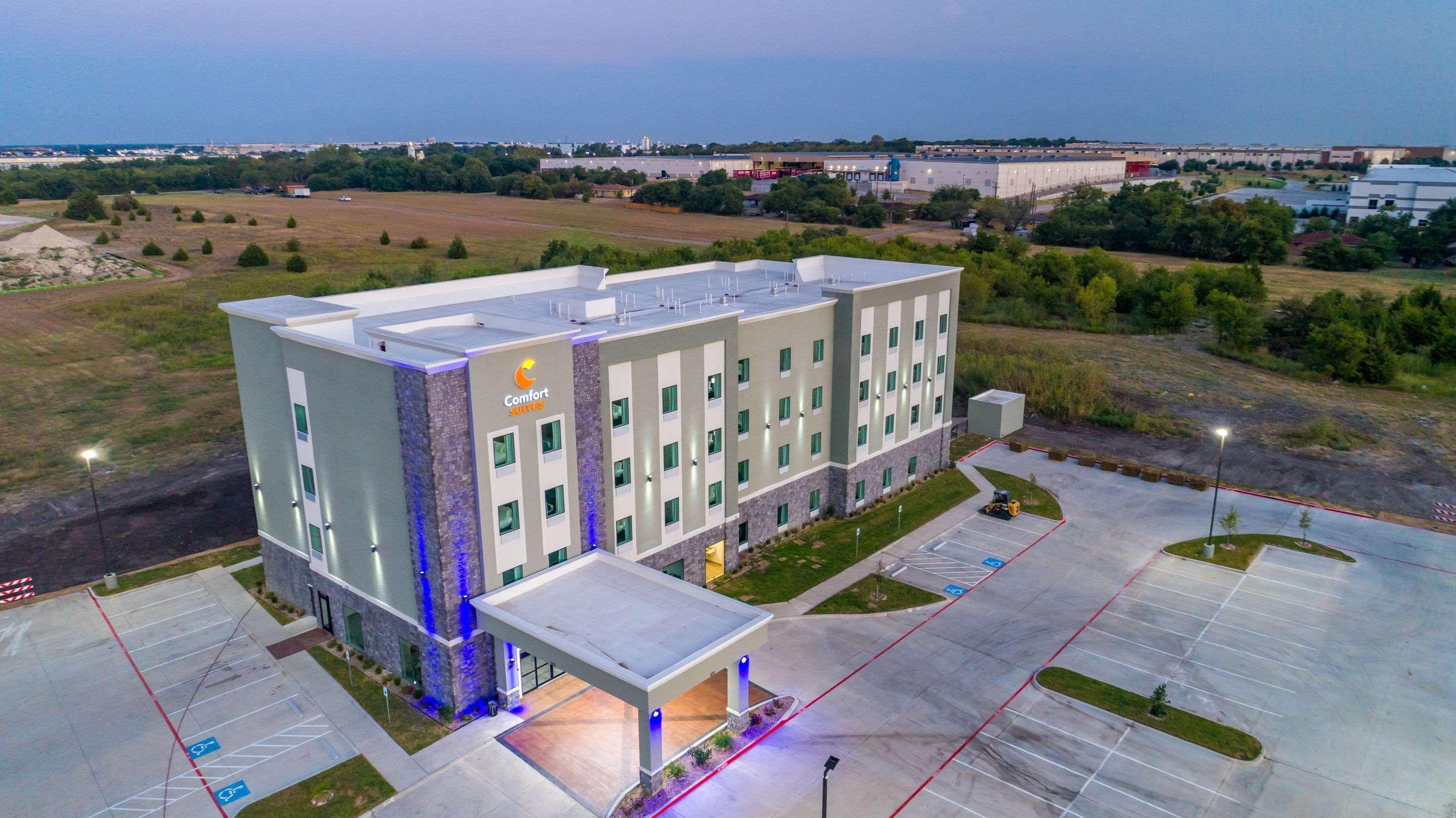 Comfort Dallas South 3*