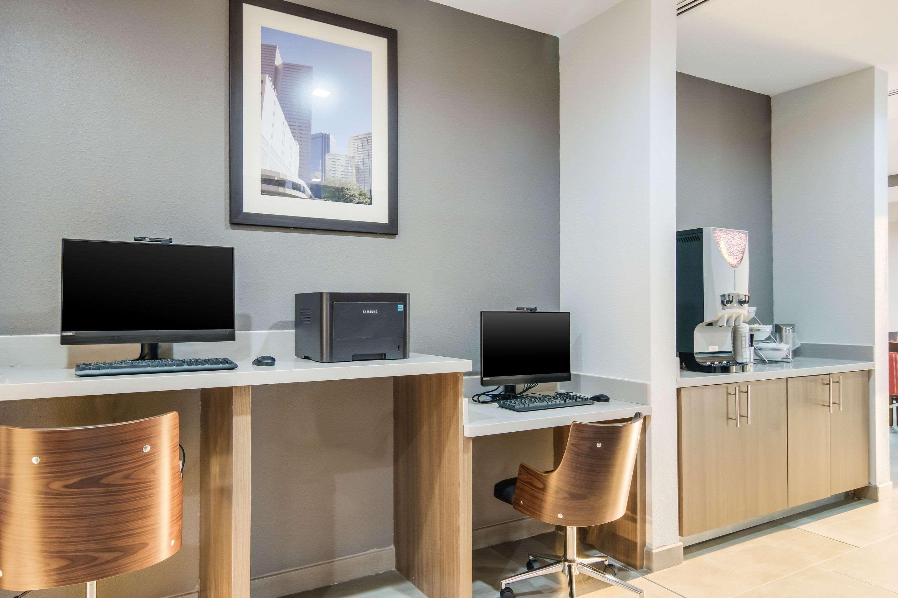 Comfort Dallas South 3*